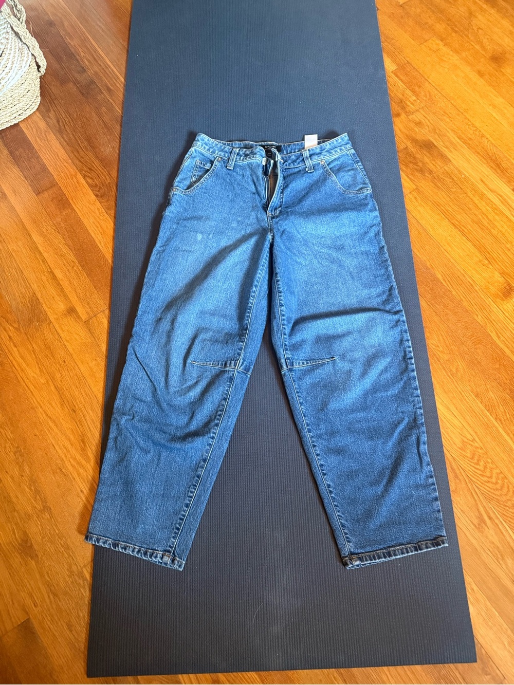 Banana Republic Women’s Mid-rise Barrel jeans